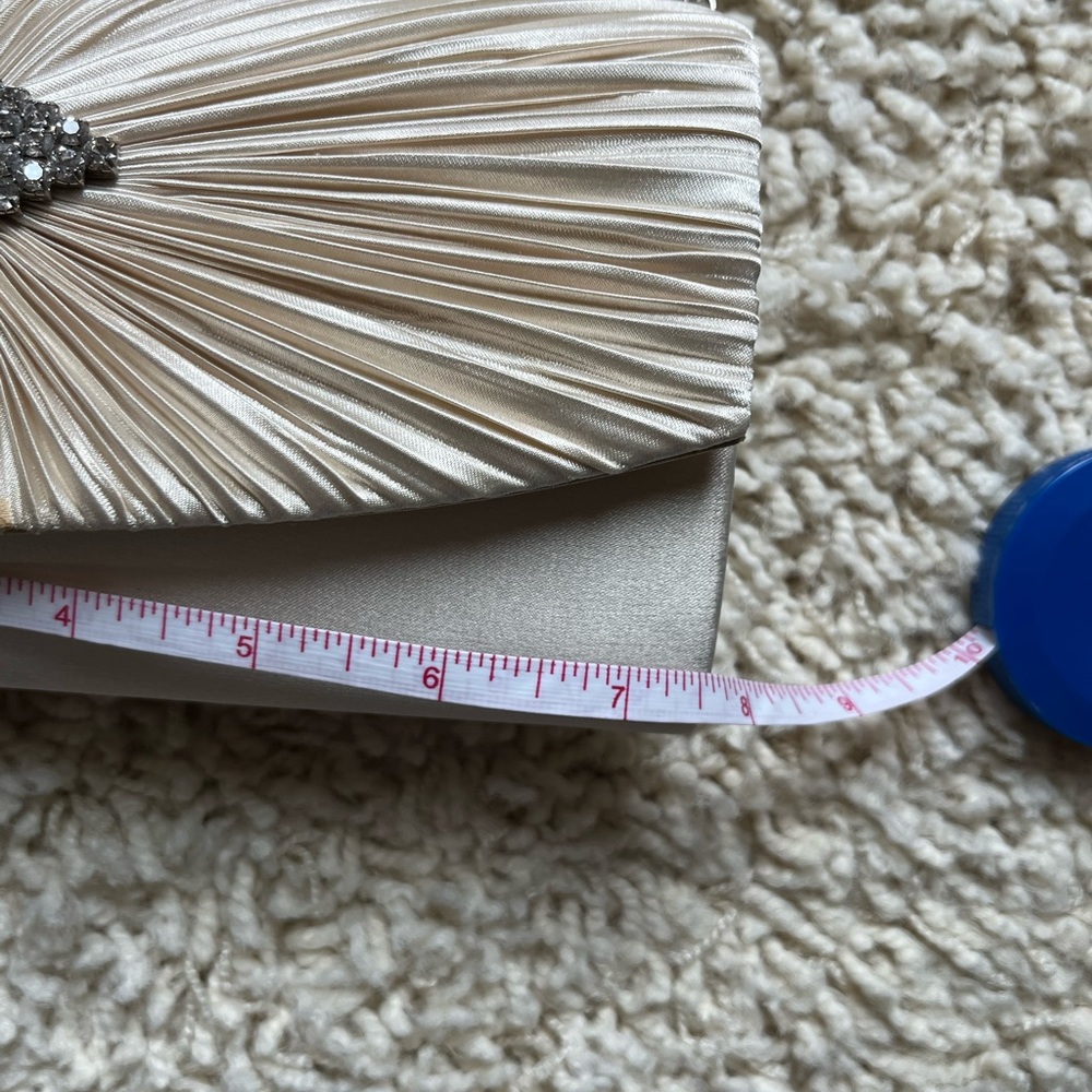 vintage cream satin clutch - Picture 5 of 8